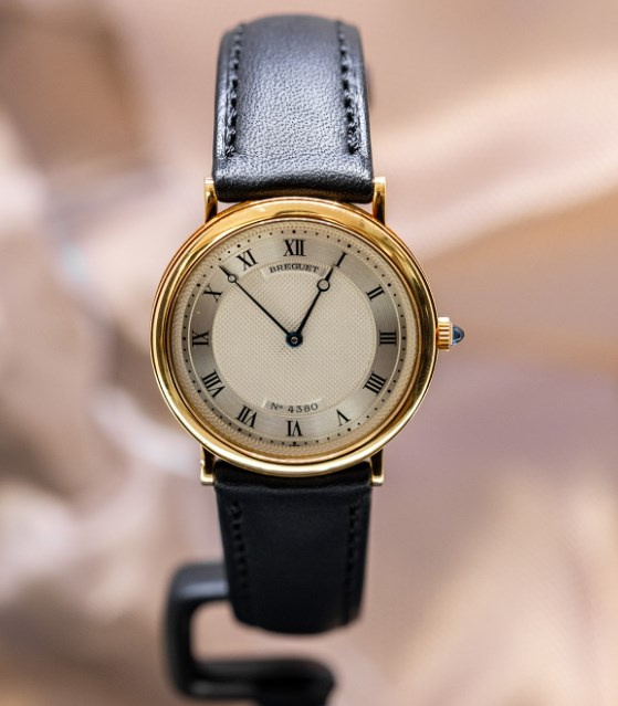 宝玑手表表蒙有划痕是什么原因